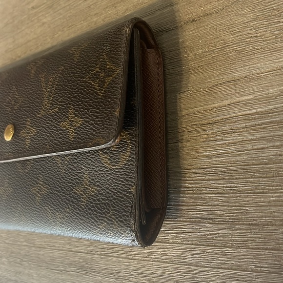 Louis Vuitton Sarah Trifold Wallet in Monogram Canvas